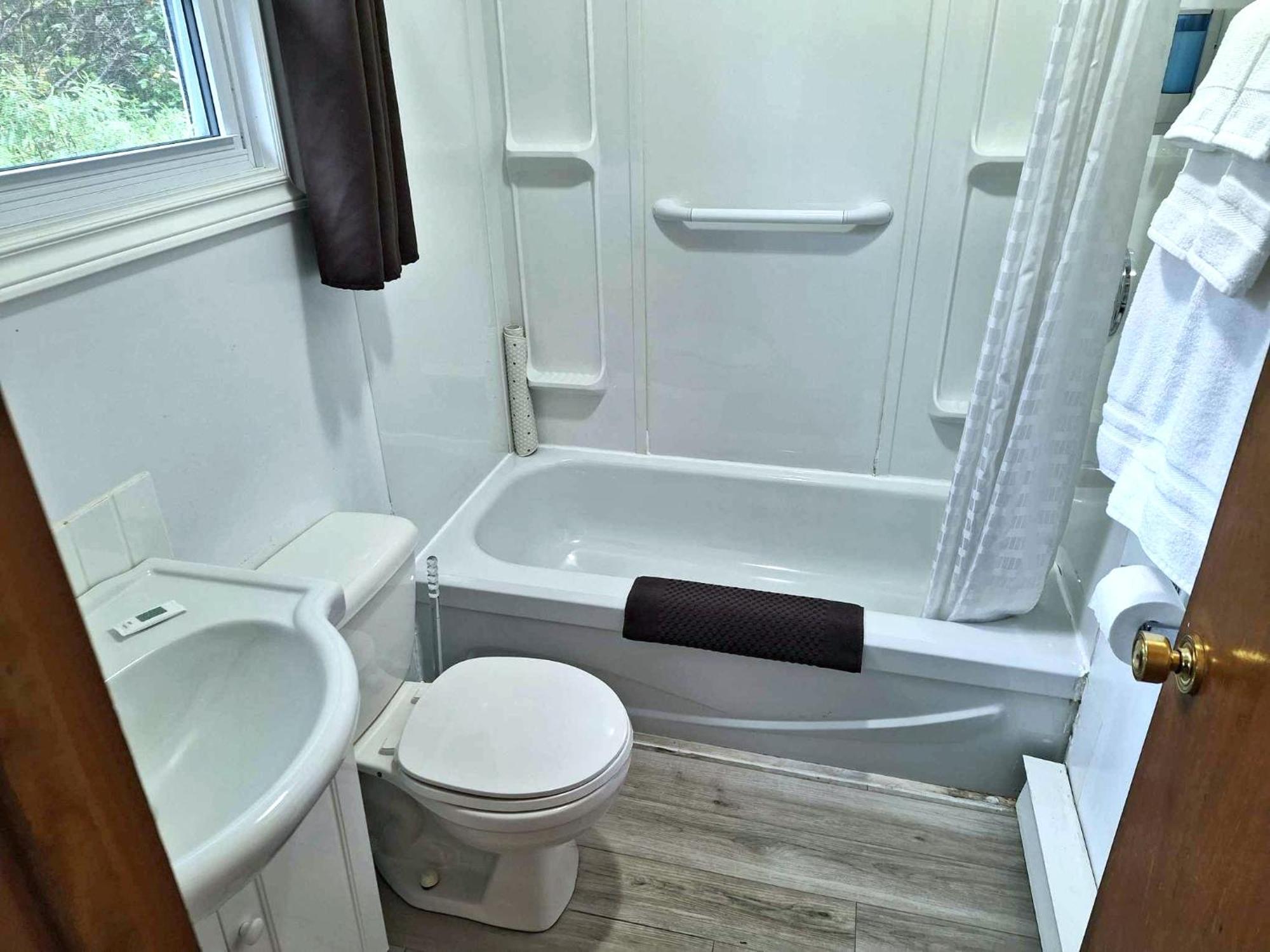 Sea Breeze Motel Ingonish Bagian luar foto